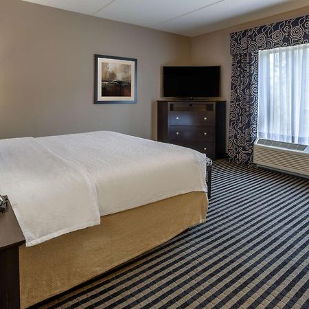 Hampton Inn Birmingham/Leeds Exterior photo
