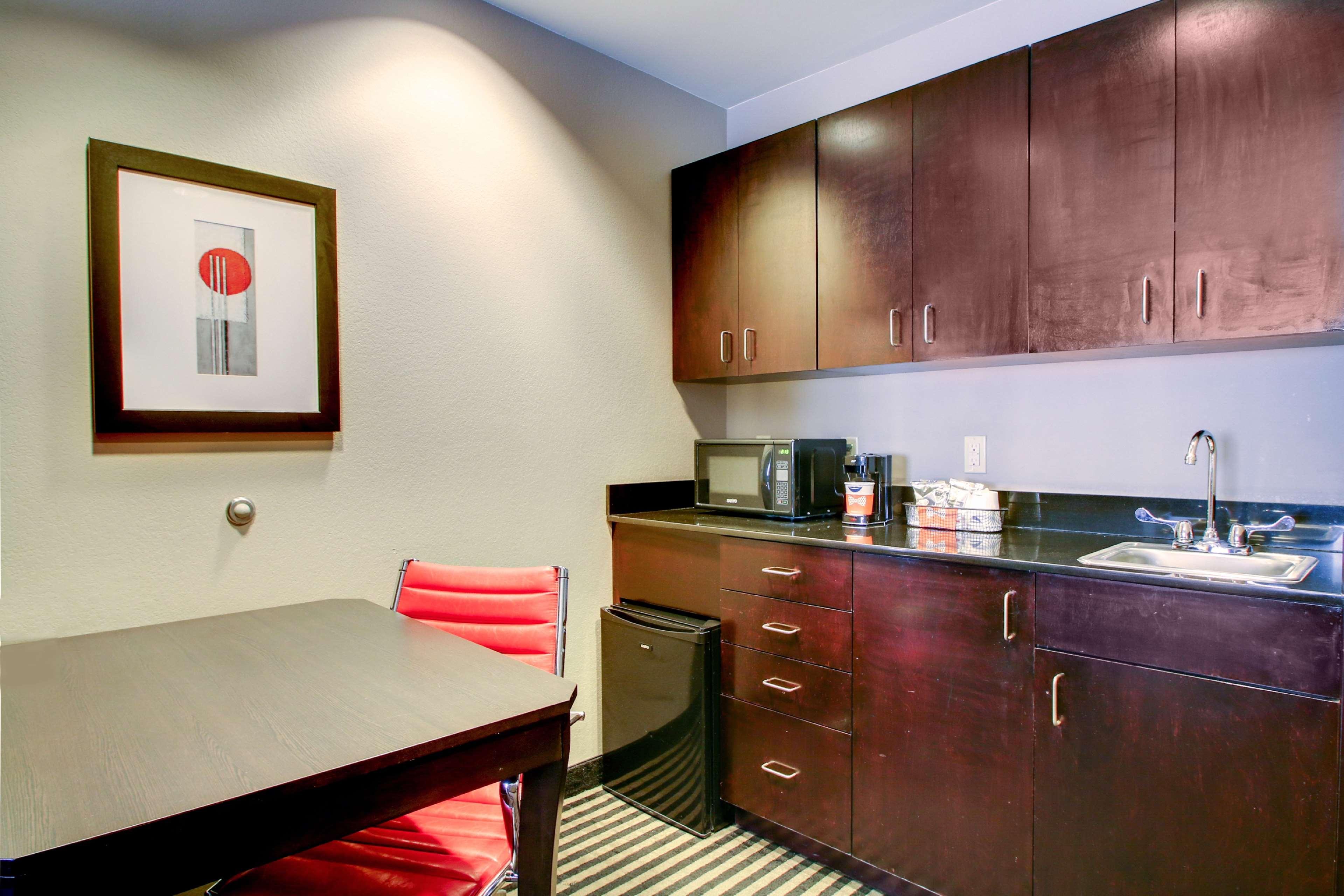 Hampton Inn Birmingham/Leeds Exterior photo