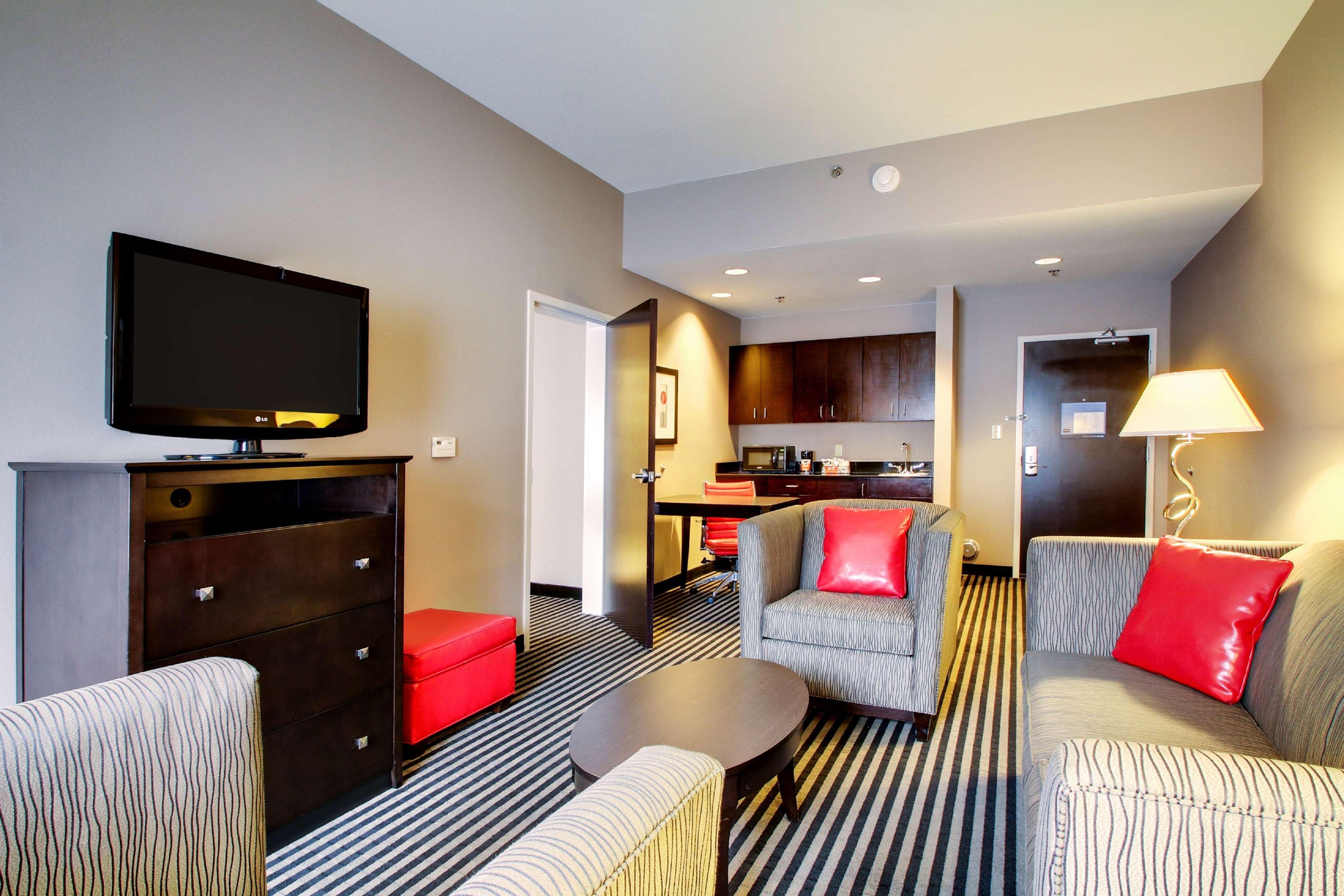 Hampton Inn Birmingham/Leeds Exterior photo