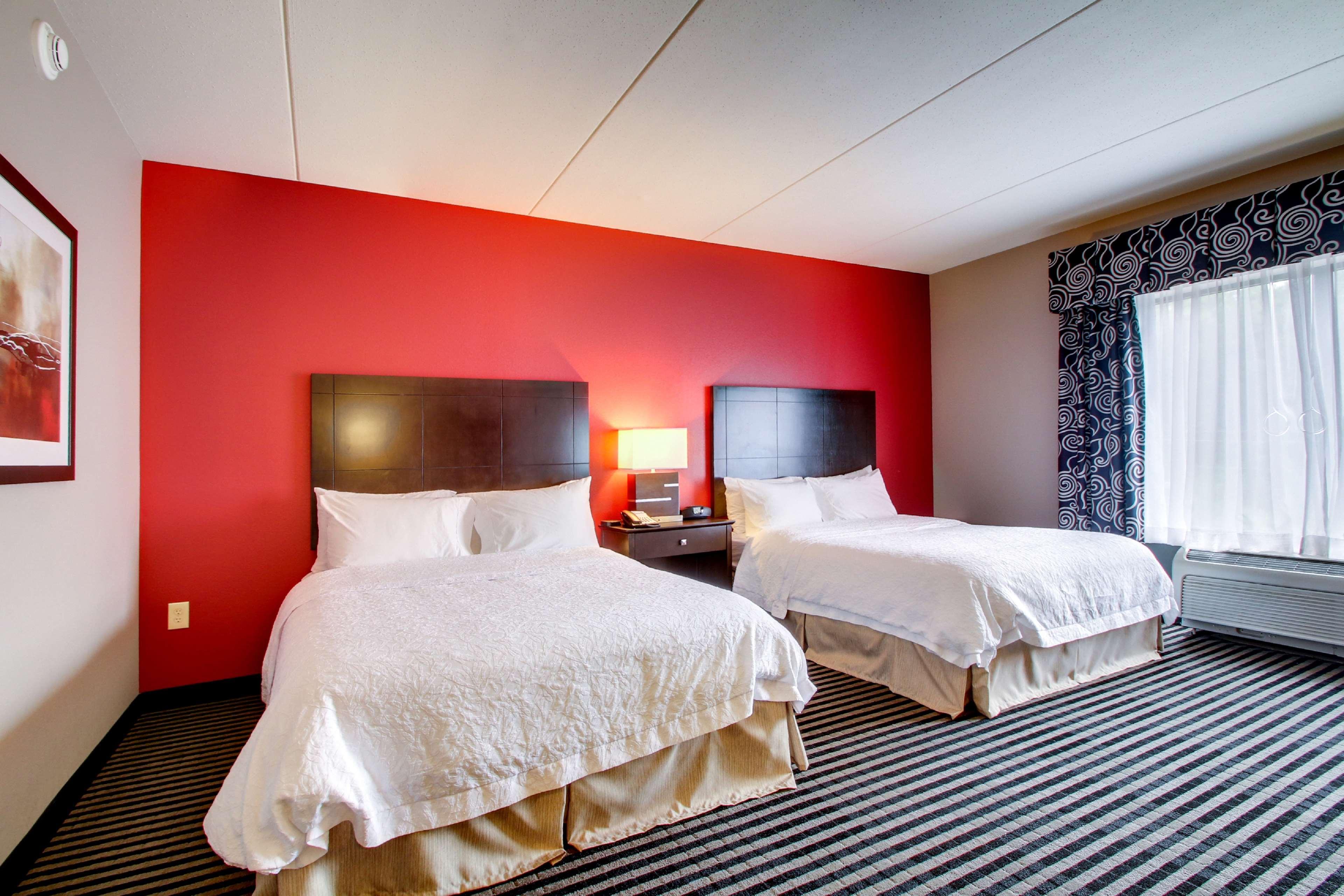 Hampton Inn Birmingham/Leeds Exterior photo