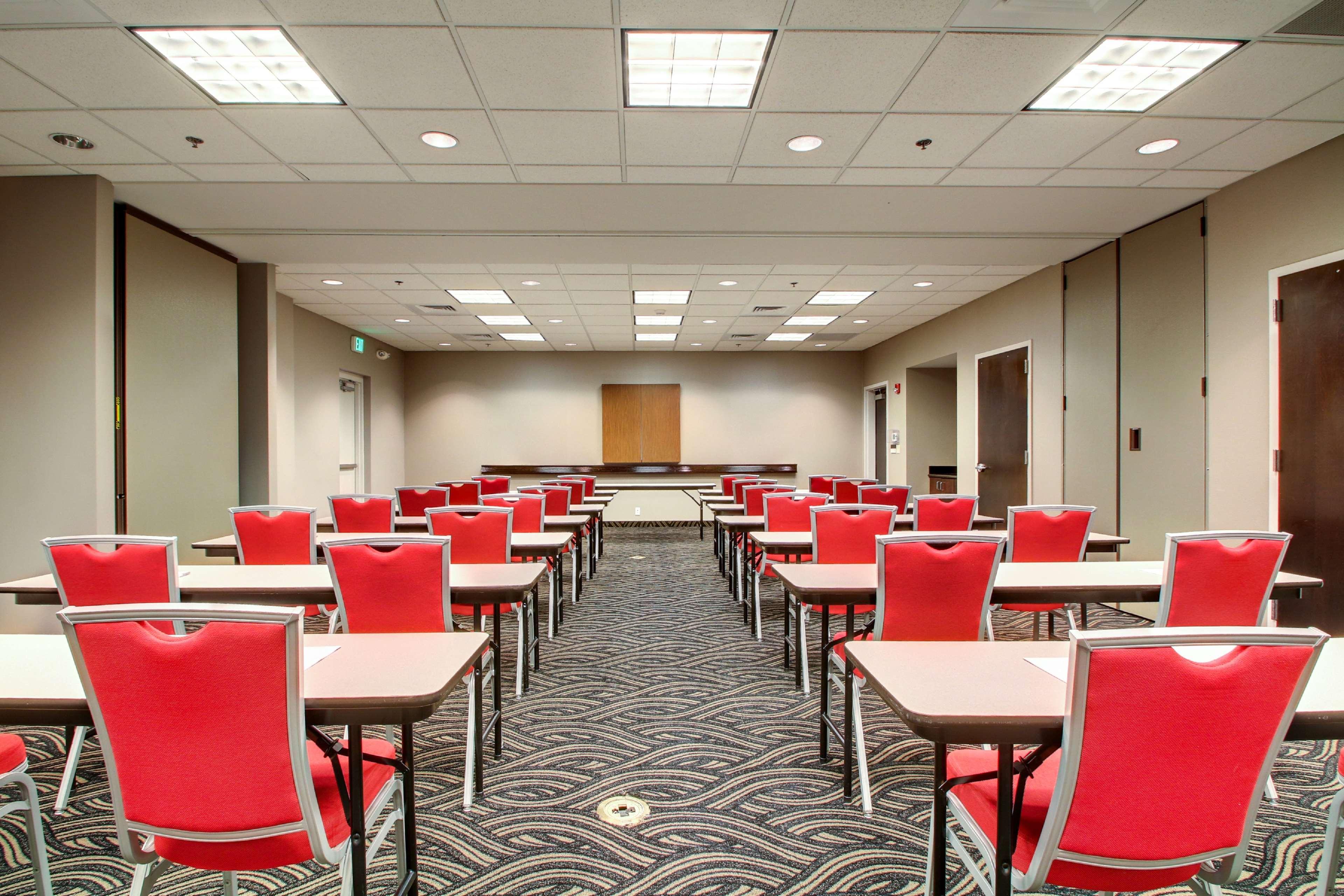 Hampton Inn Birmingham/Leeds Exterior photo