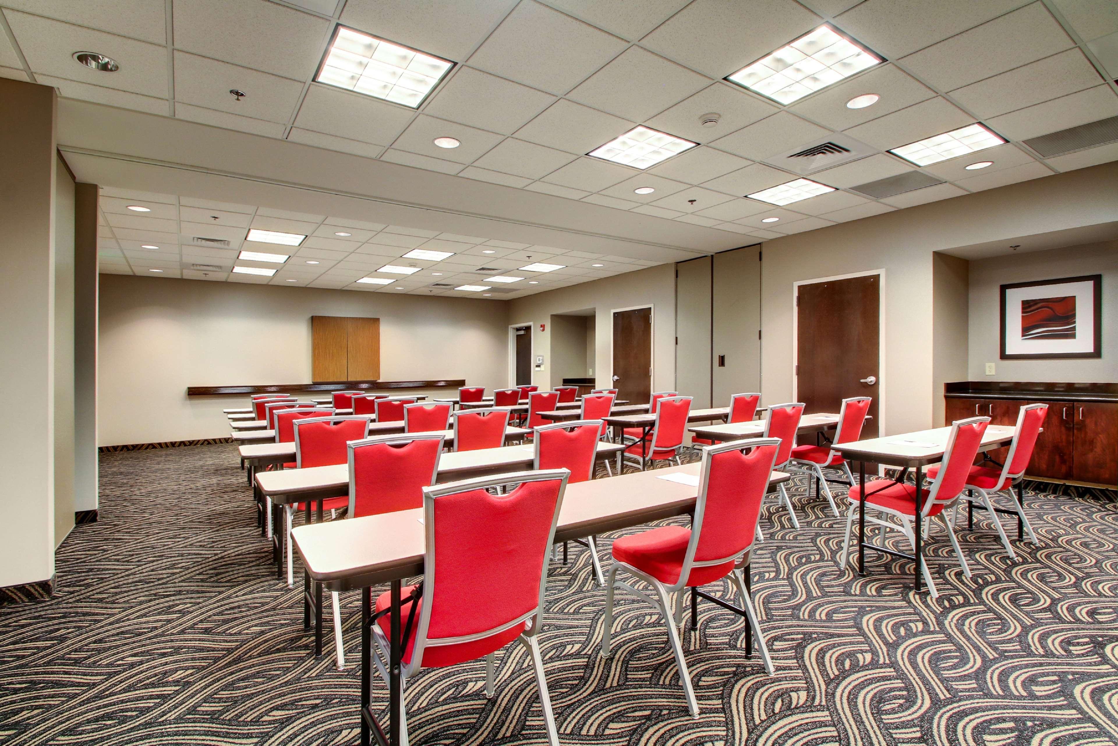 Hampton Inn Birmingham/Leeds Exterior photo
