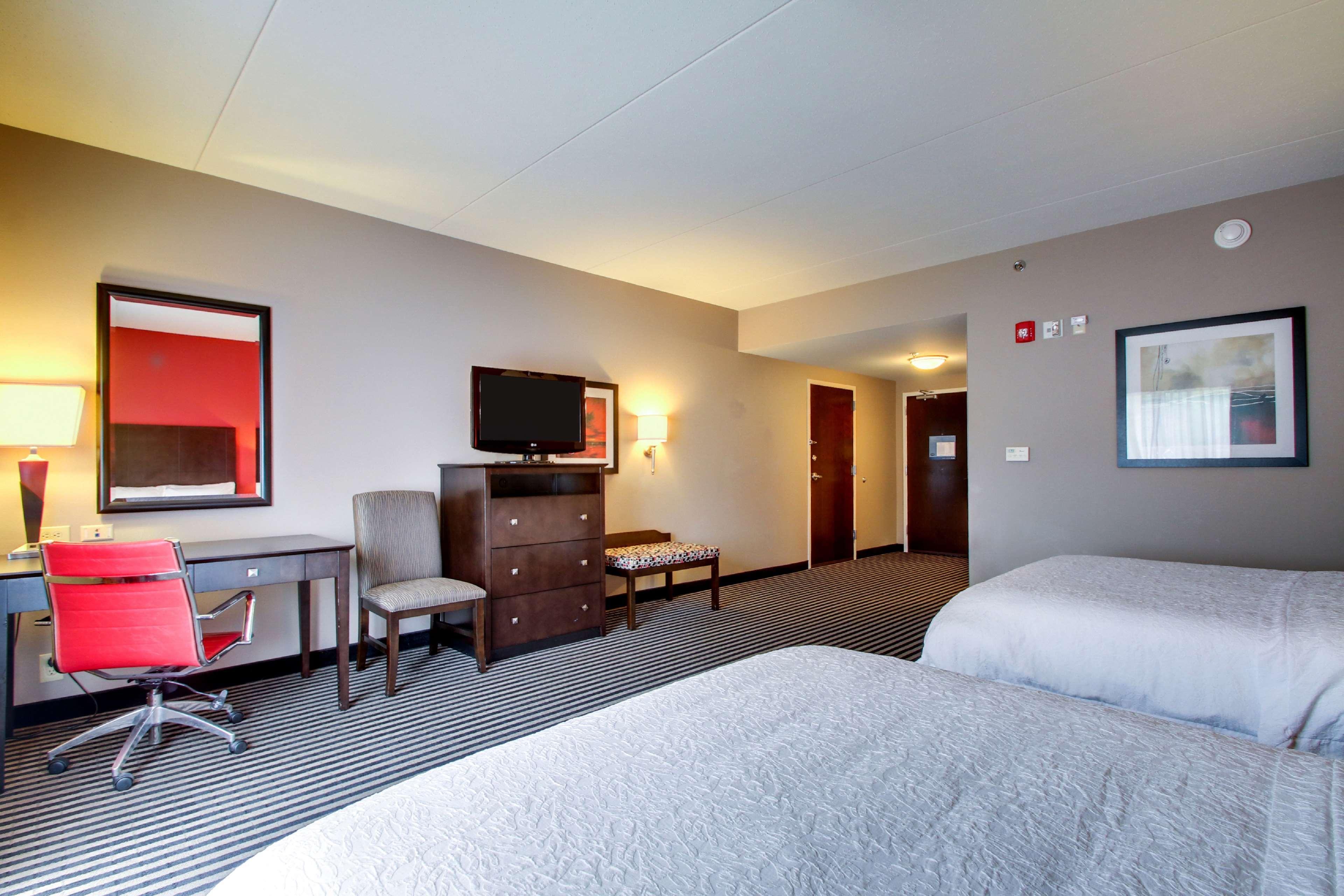 Hampton Inn Birmingham/Leeds Exterior photo