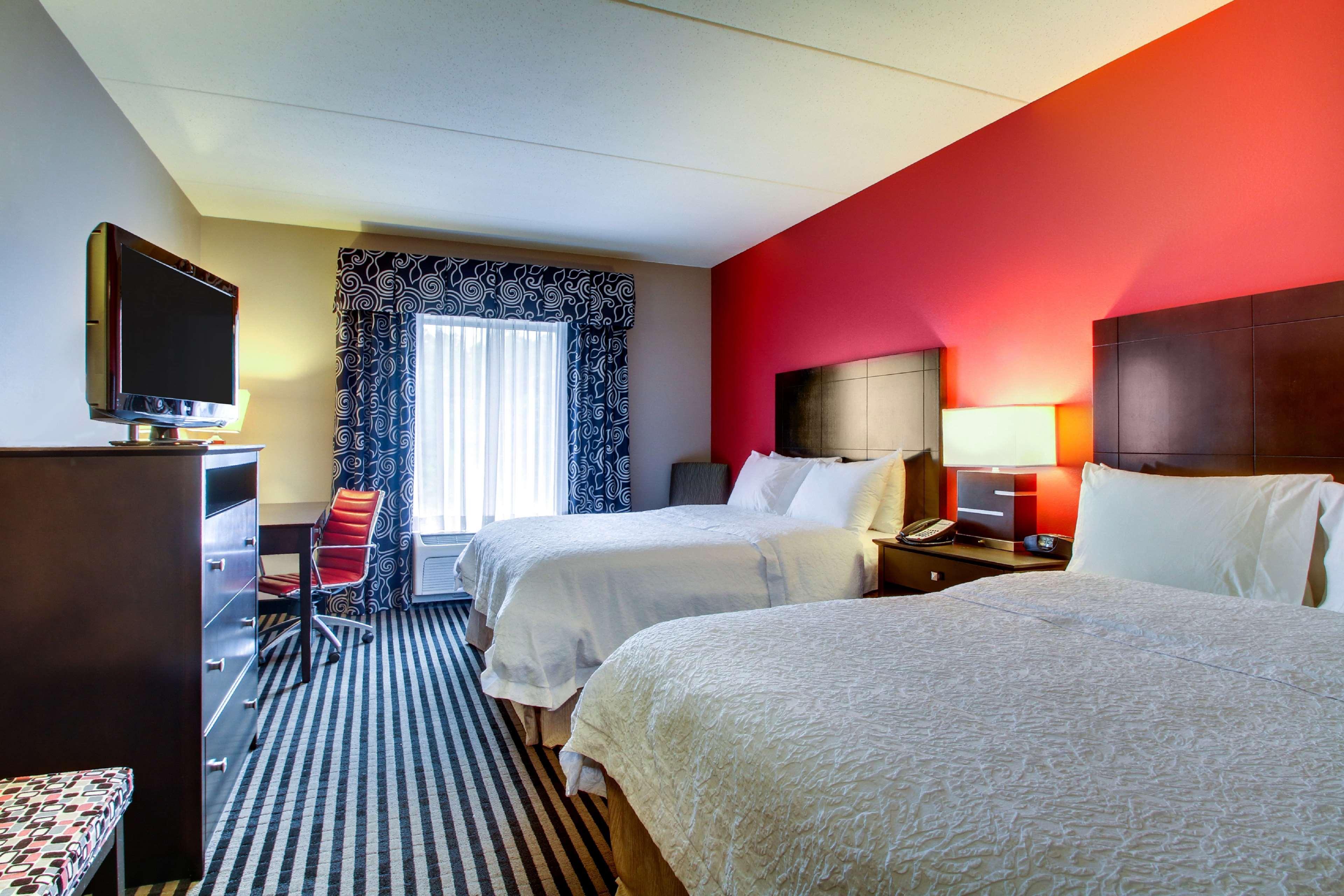 Hampton Inn Birmingham/Leeds Exterior photo