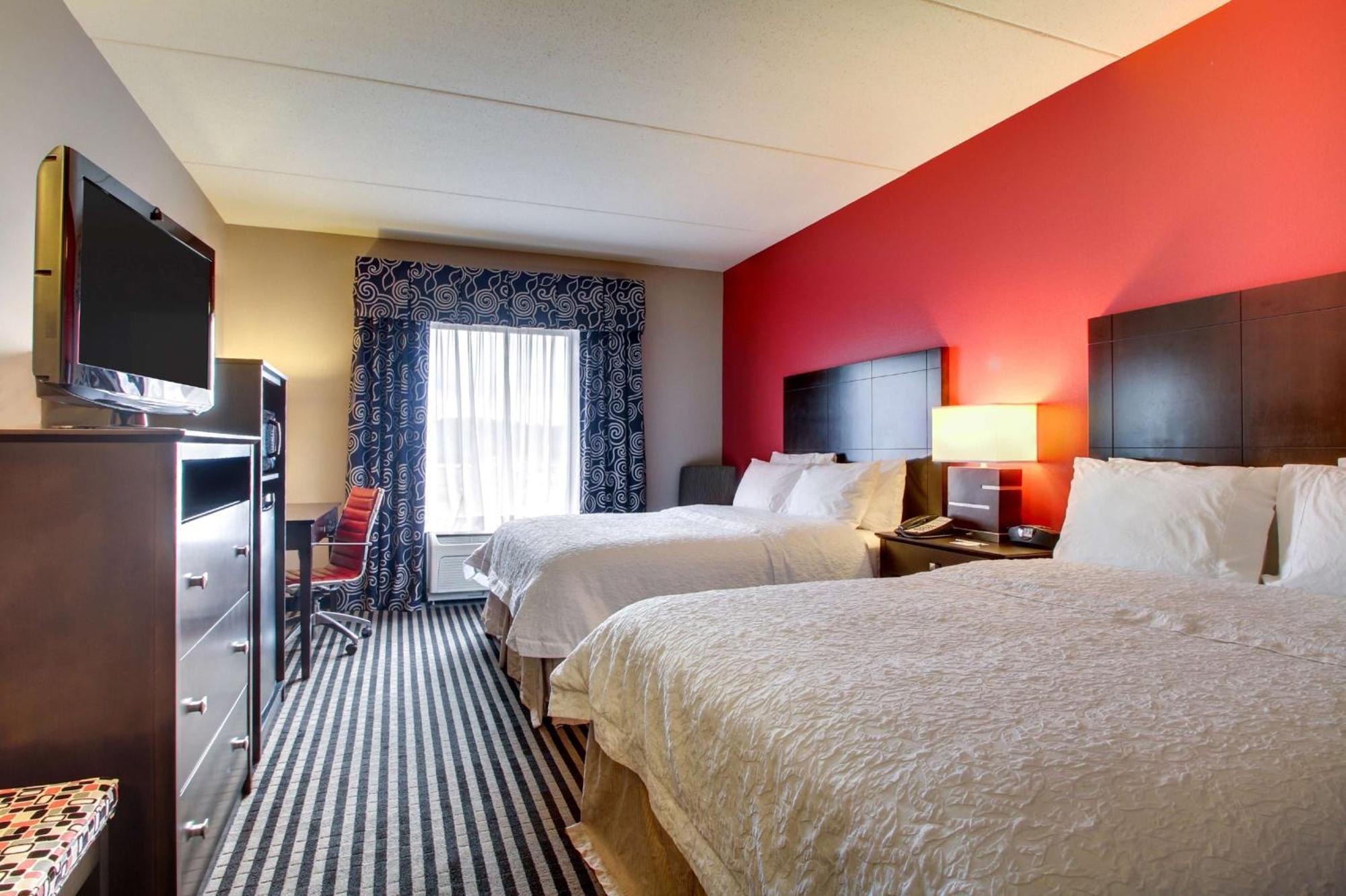 Hampton Inn Birmingham/Leeds Exterior photo