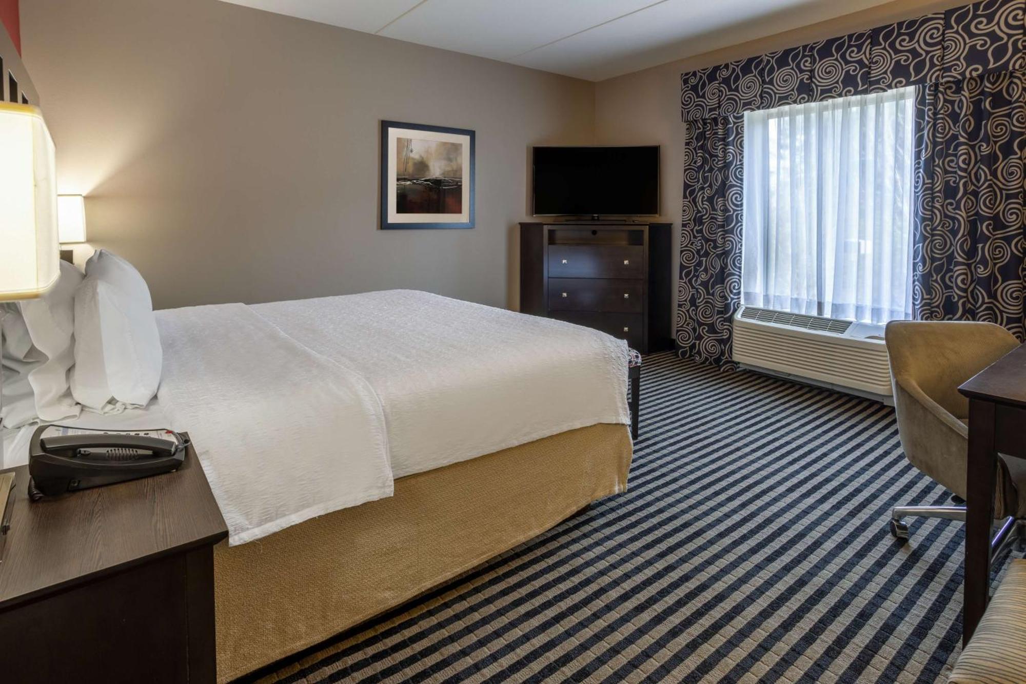 Hampton Inn Birmingham/Leeds Exterior photo