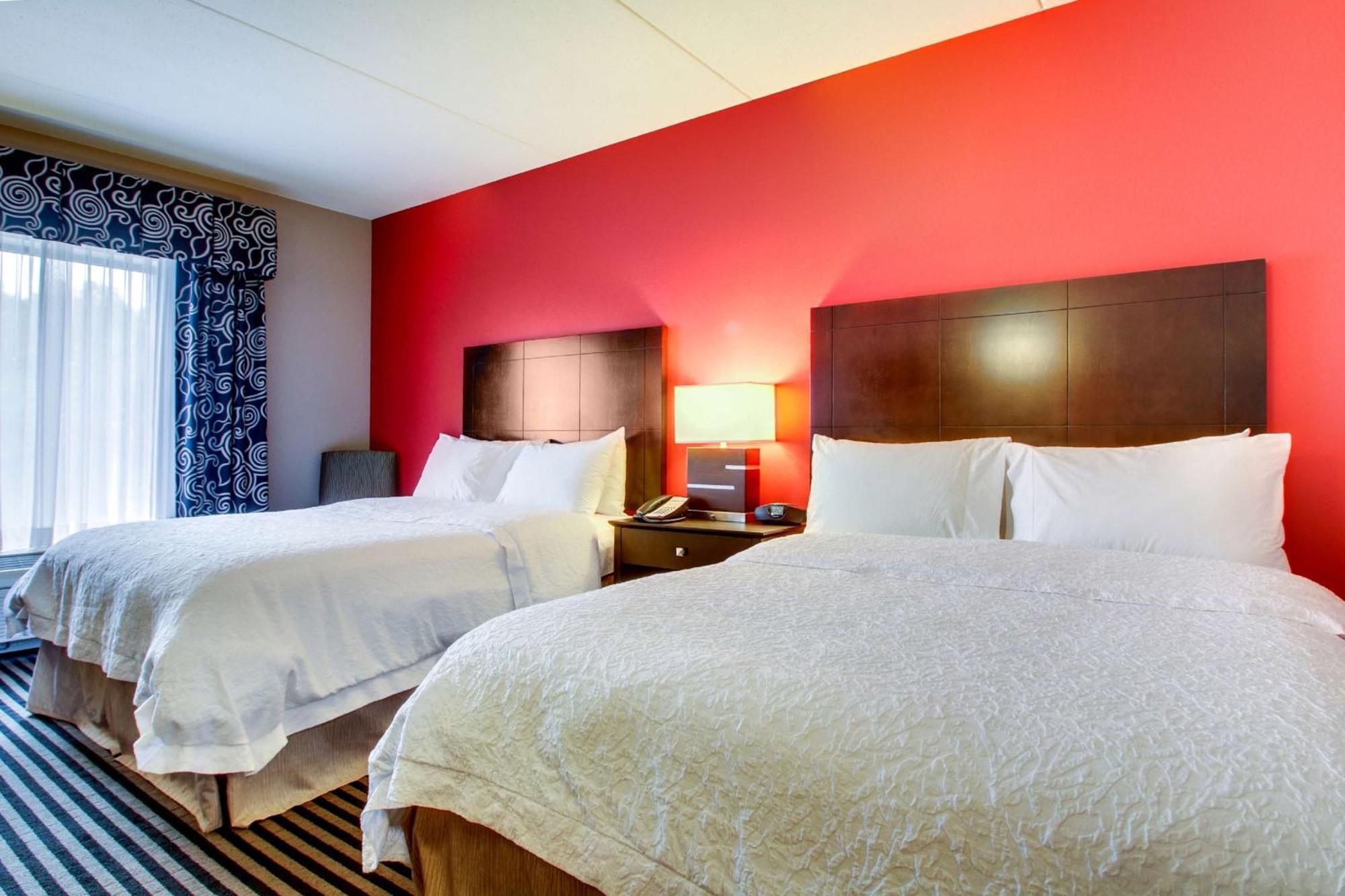 Hampton Inn Birmingham/Leeds Exterior photo