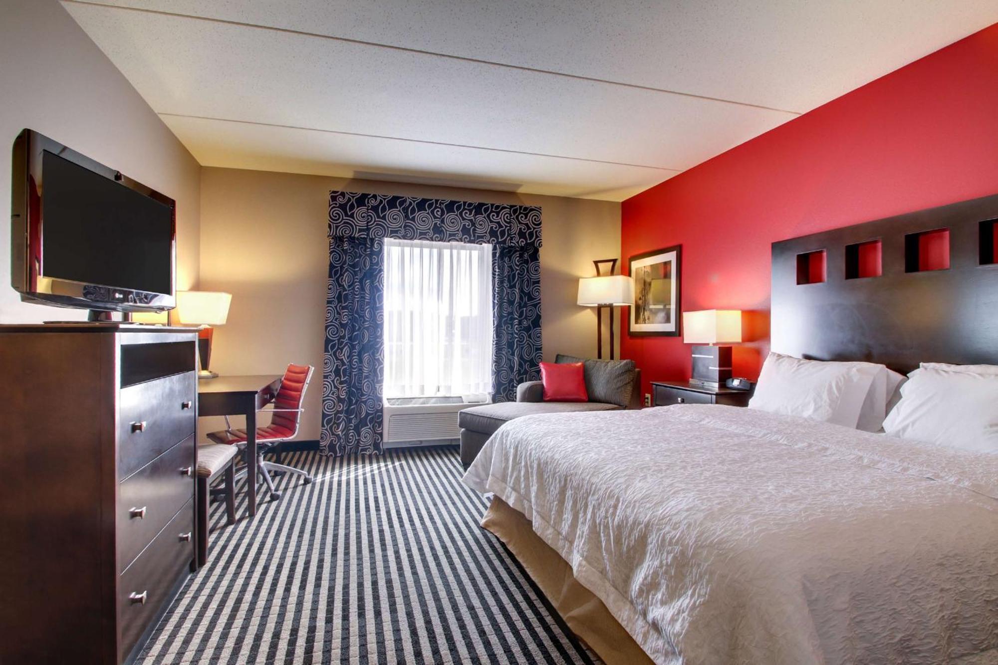 Hampton Inn Birmingham/Leeds Exterior photo