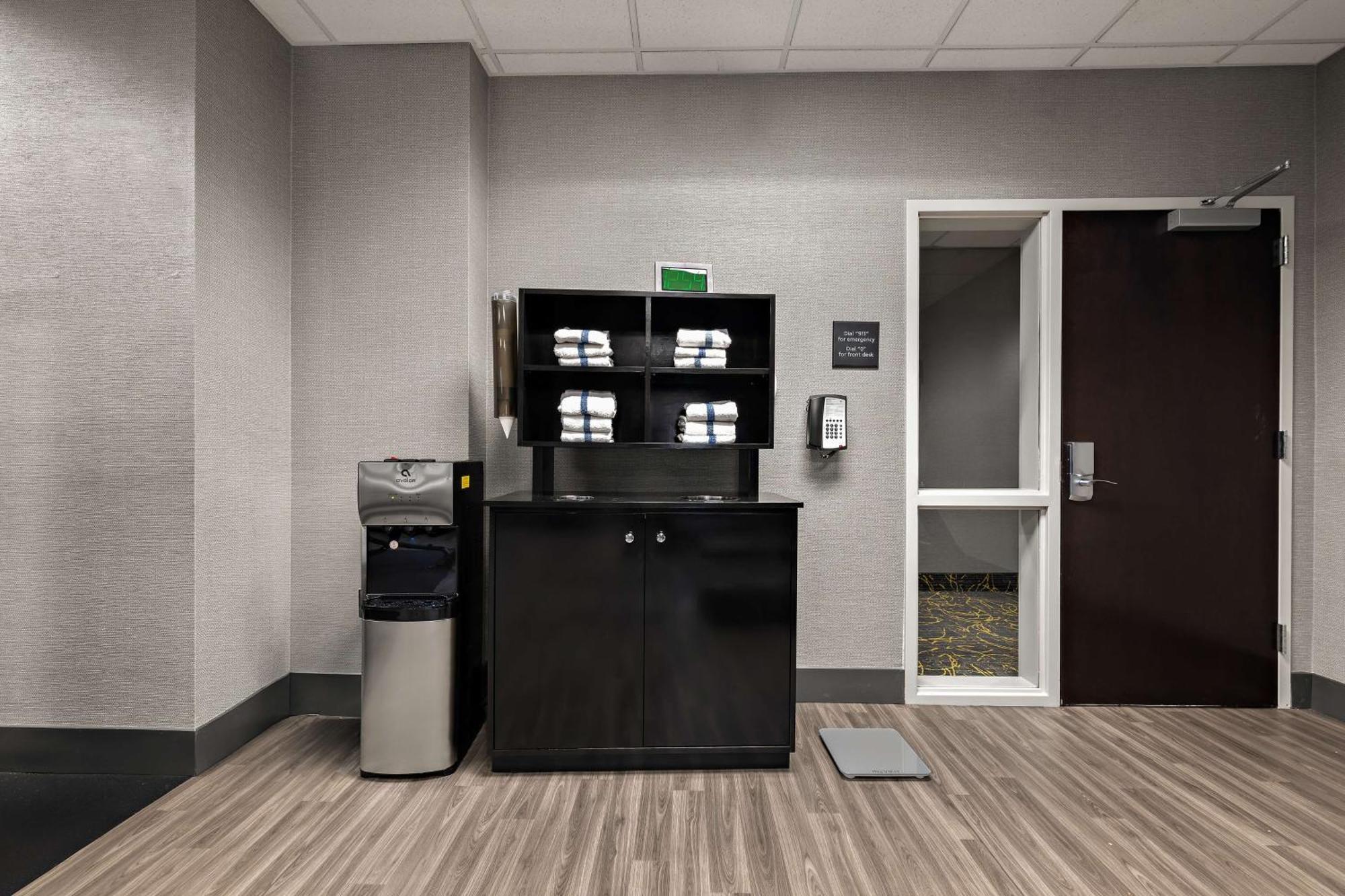 Hampton Inn Birmingham/Leeds Exterior photo